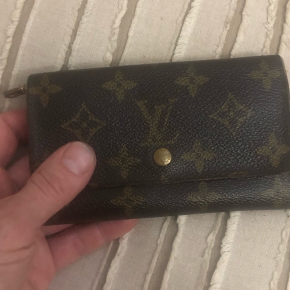Louis Vuitton wallet, authentic. - Picture 3 of 11